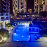 Circle On Cavill Canal Views Huge Apartment